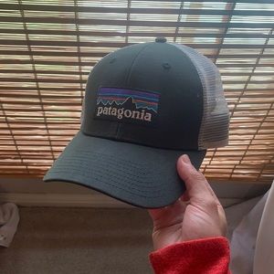 Men green Patagonia trucker hat.